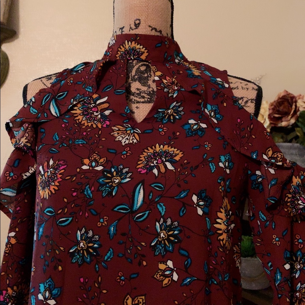 🚫SOLD🚫Blouse ♥️ - Picture 3 of 8